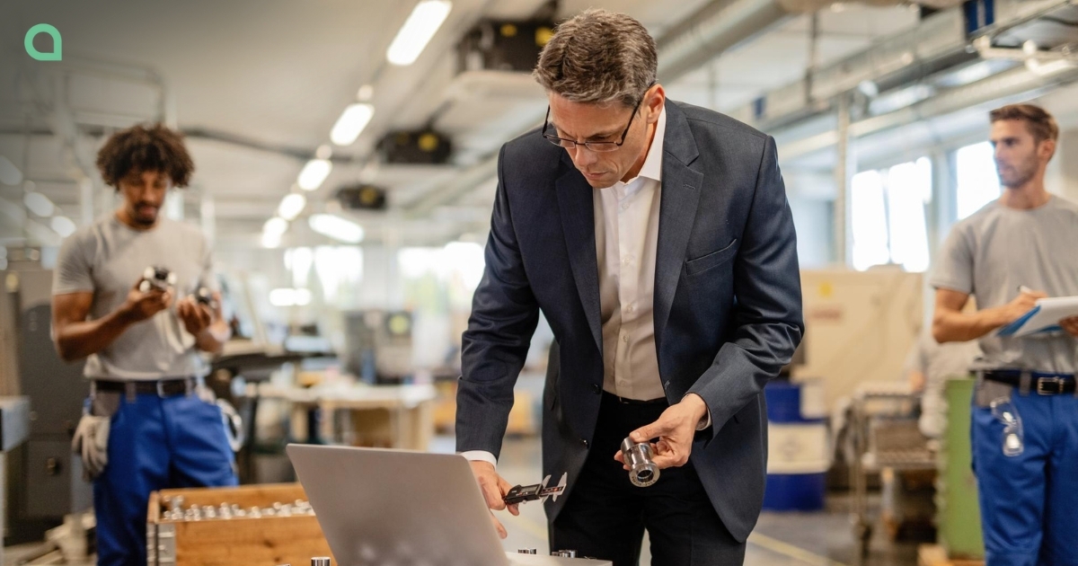 Explore top features in blue collar automation tools like scheduling, crew tracking, and task management.